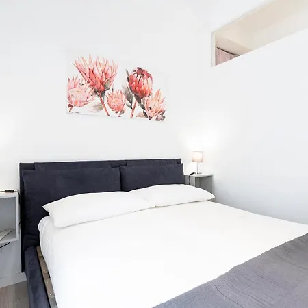Appia Purple Terrace Apartment In Rome-3